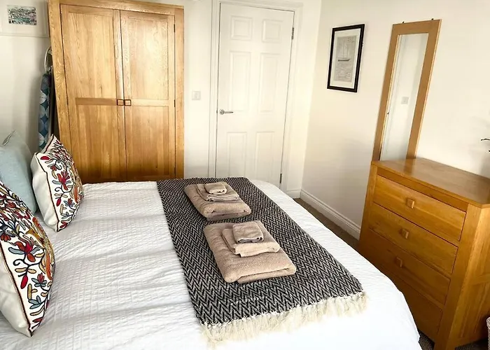 4 Porth Gwel, Sea View & Parking