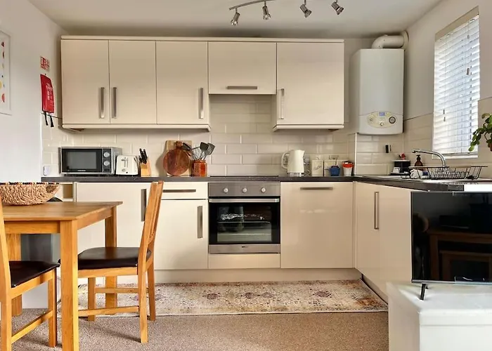 4 Porth Gwel, Sea View & Parking