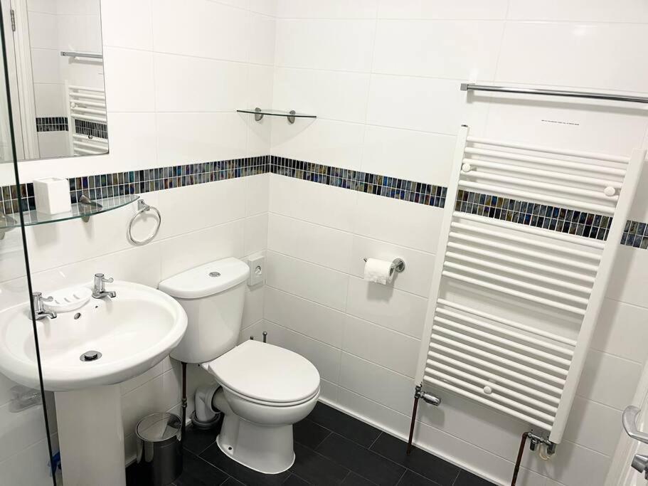 4 Porth Gwel, Sea View & Parking Apartment