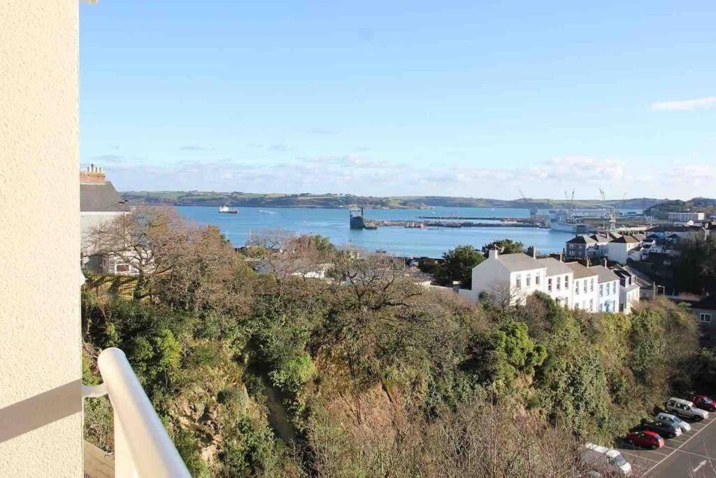 4 Porth Gwel, Sea View & Parking Apartment *